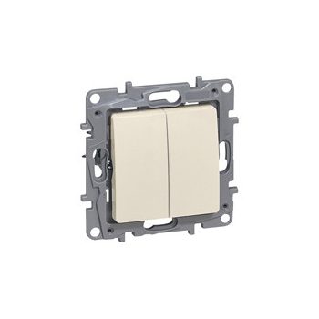   Valena 106 váltókapcsoló betét közp. fedéllel fehér süllyesztett IP31 1- billentyű/gomb Legrand 774406